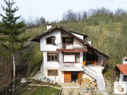 Charming three-storey house with amazing mountain views in the village of Drenta, 20 min. drive from Elena