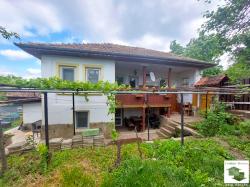 Two-story house with a spacious yard and outbuildings in the village of Dobri Dyal, 20 min. by car from Veliko Tarnovo