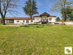 Spacious house, with a flat yard and a well, in the village of Hotnitsa, just 19 km. from Veliko Tarnovo