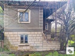 Two-story house for renovation in the village of Ostritsa