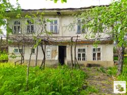 Authentic Bulgarian house to renovate in the picturesque village of Slaveykovo