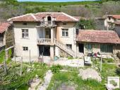 Two-storey house with yard, outbuilding and stone wall in the village of Byala Reka, near Suhindol