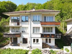 House floor with panoramic views in the village of Voneshta Voda
