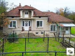 Spacious one-story house with a large yard in the village of Chervena