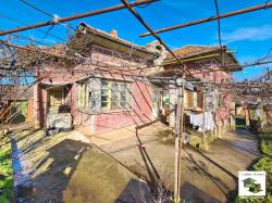 One-story house with 3 bedrooms, a well and outbuildings in the village of Kutsina, 25 km. from Veliko Tarnovo