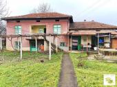 Two-story house with a large yard, well, garage and outbuildings in the village of Dolna Lipnitsa