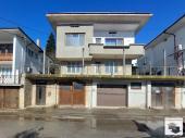Two-bedroom house floor for sale located on a quiet street in Akatsia district, Veliko Tarnovo