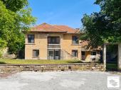 Spacious, partially renovated house with 4 bedrooms and a large yard in the village of Polski Senovets, only 35 min. from Veliko Tarnovo