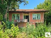 Two-storey house with a flat yard and a well in the village of Resen, 20 min. drive from Veliko Tarnovo