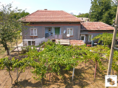 House with a huge plot, outbuildings & well in Dolna Lipnitsa, 45 min. drive from Veliko Tarnovo