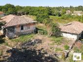 Old house with a spacious yard for sale in the village of Sushitsa, 45 min. by car north of Veliko Tarnovo