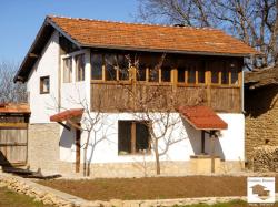 Реновирана двуетажна къща в село Паскалевец, на 28 км от Велико  Търново