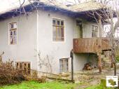 Двухэтажный дом в курортном селище с минеральными источниками и лечебным центром в 30 км от г.Велико Тырново.