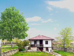 Renovated two-storey house with a pool in the village of Kutsina, around 25 km from Veliko Tarnovo