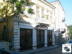 Търговски обект със забележителна архитектура в историческия център на В. Търново