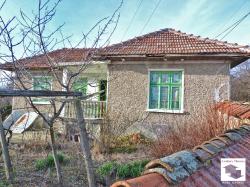 Brick-built one-storey house with stone barn and flat yard only 10 km away from the nearest town