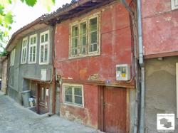 Стара двуетажна къща разположена в старата част на Велико Търново