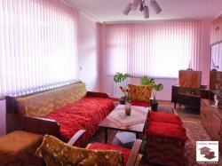 Просторен апартамент с две спални и гараж разположен в град Горна Оряховица