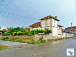 Spacious two-level house with many additional buildings and a garage in a charming town 50 km from Veliko Tarnovo