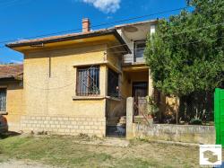 EXCLUSIVE! Spacious, partly renovated rural house with vast garden in the village of Draganovo, 25 km from Veliko Tarnovo