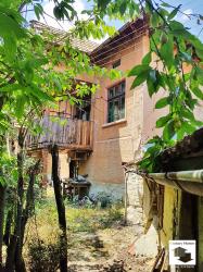 Spacious house with outbuildings, large yard and 2 water-wells, located in the village of Momin sbor, just 15 min from Veliko Tarnovo