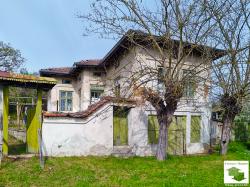 ЕКСКЛУЗИВНО! Къща за реновиране в едно от най-предпочитаните села около Велико Търново