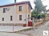 ЕКСКЛУЗИВНО! Двуетажна реновирана къща с локално отопление в село Драгижево, само на 10 минути от Велико Търново