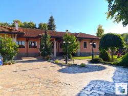Unique country estate with impressive main house, swimming pool and BBQ set on a huge plot of land in the village of Plakovo, 15 min. drive from Veliko Tarnovo