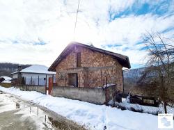 Small house with a potential overlooking Stara Planina mountains few minutes away from Tryavna