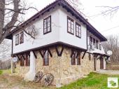 Новопостроенный дом в традиционном болгарском стиле 