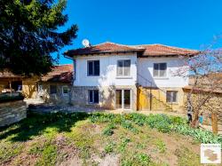 Renovated, furnished three-bedroom house with local heating in Stefan Stambolovo, 27 km away from Veliko Tarnovo