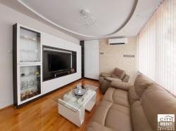Многостаен просторен апартамент под наем, разположен в идеалния център на  Велико Търново