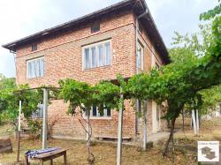 Spacious brick built house with a large yard in the village of Byala reka, close to a dam lake and 45 km from Veliko Tarnovo