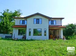 Двухэтажный дом в аренду в с. Леденик в 5 км Велико Тырново