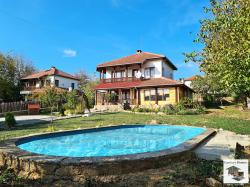 Готова за живеене двуетажна къща с басейн в живописно планинско село Славейково, на 30 км от Велико Търново