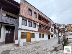 Commercial premises suitable for a shop or an office attractively set in the old part  of Veliko Tarnovo