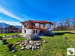 Renovated rural house with beautiful views in a picturesque village, 10 km from the town of Elena
