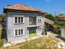 Well kept four-bedroom house to renovate in a desirable village half an hour drive from Veliko Tarnovo