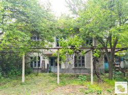 Two-storey house for renovation with a large, flat yard and a garage in the village of Balvan