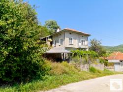 Two-storey house with a lot of potential and a great panoramic view in the village of Voynezha, 30 km from Veliko Tarnovo
