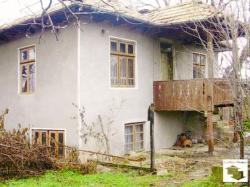 Двухэтажный дом в курортном селище с минеральными источниками и лечебным центром в 30 км от г.Велико Тырново