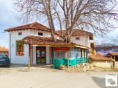 Къща за продажба, с оборудван и работещ хранителен магазин в с. Миндя, на 20 км. от Велико Търново