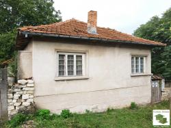 House with three bedrooms, a flat yard and a well in the village of Gorski Senovets, Veliko Tarnovo