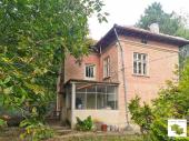 Two-storey house with a large, level yard with two wells, located in the popular village of Novo Selo, only 20 km from Veliko Tarnovo