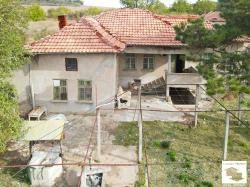 House for sale with a flat yard and a well in the town of Dolna Oryahovitsa